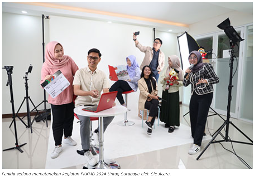Panitia PKKMB 2024 Untag Surabaya Suguhkan Teknologi dan Budaya Tradisional