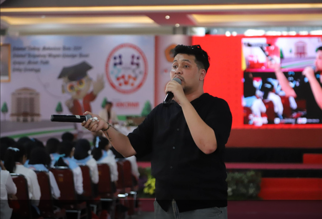 Pernah Terjerat Narkoba, Selebgram Ini Curhat di Depan Ratusan Maba di Surabaya