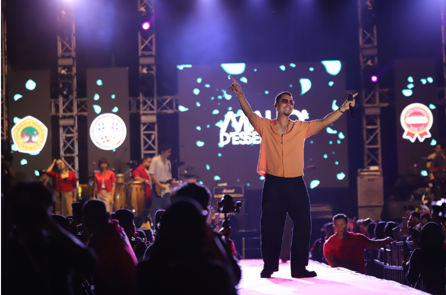 Untag Surabaya Gelar Hari Terakhir PKKMB 2024 dengan Penampilan Maliq & D'Essentials