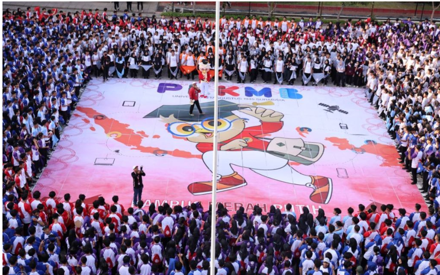 Game Treasure Hunt dan Giant Puzzle Ciptakan Kekompakan di PKKMB Untag Surabaya