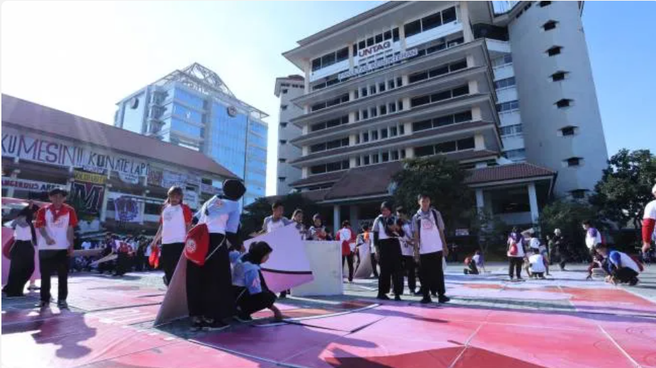 Latih Kekompakan Maba dari Gim Unik Treasure Hunt dan Giant Puzzle