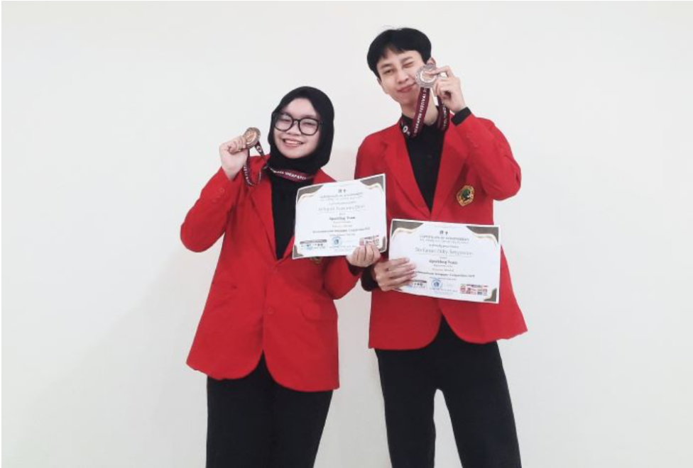 Stefanus Dicky Setyawan Mahasiswa Sastra Inggris Untag Surabaya Raih Penghargaan Internasional