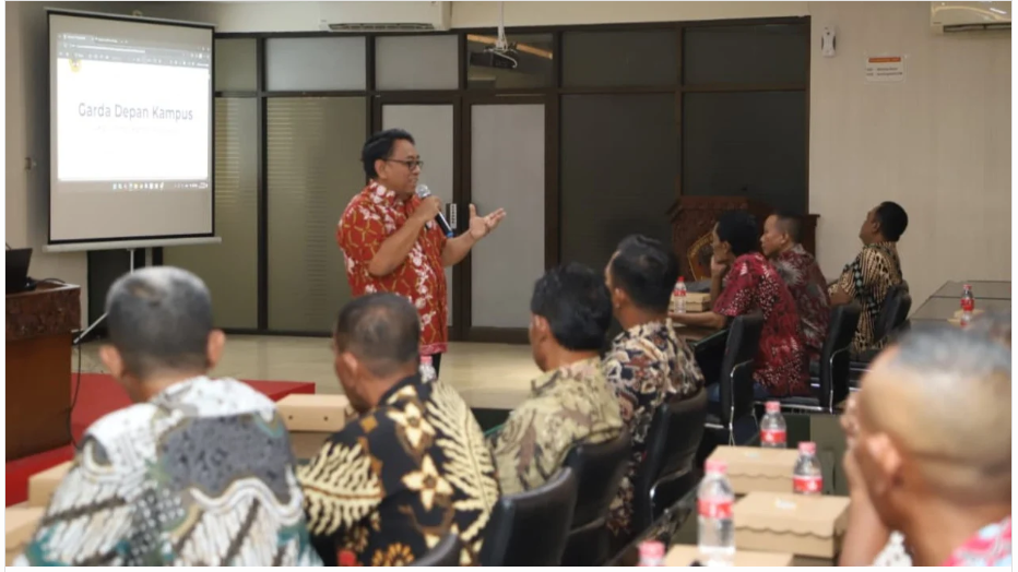 Menuju World Class University, Petugas Parkir Untag Surabaya Dibekali 3S+1