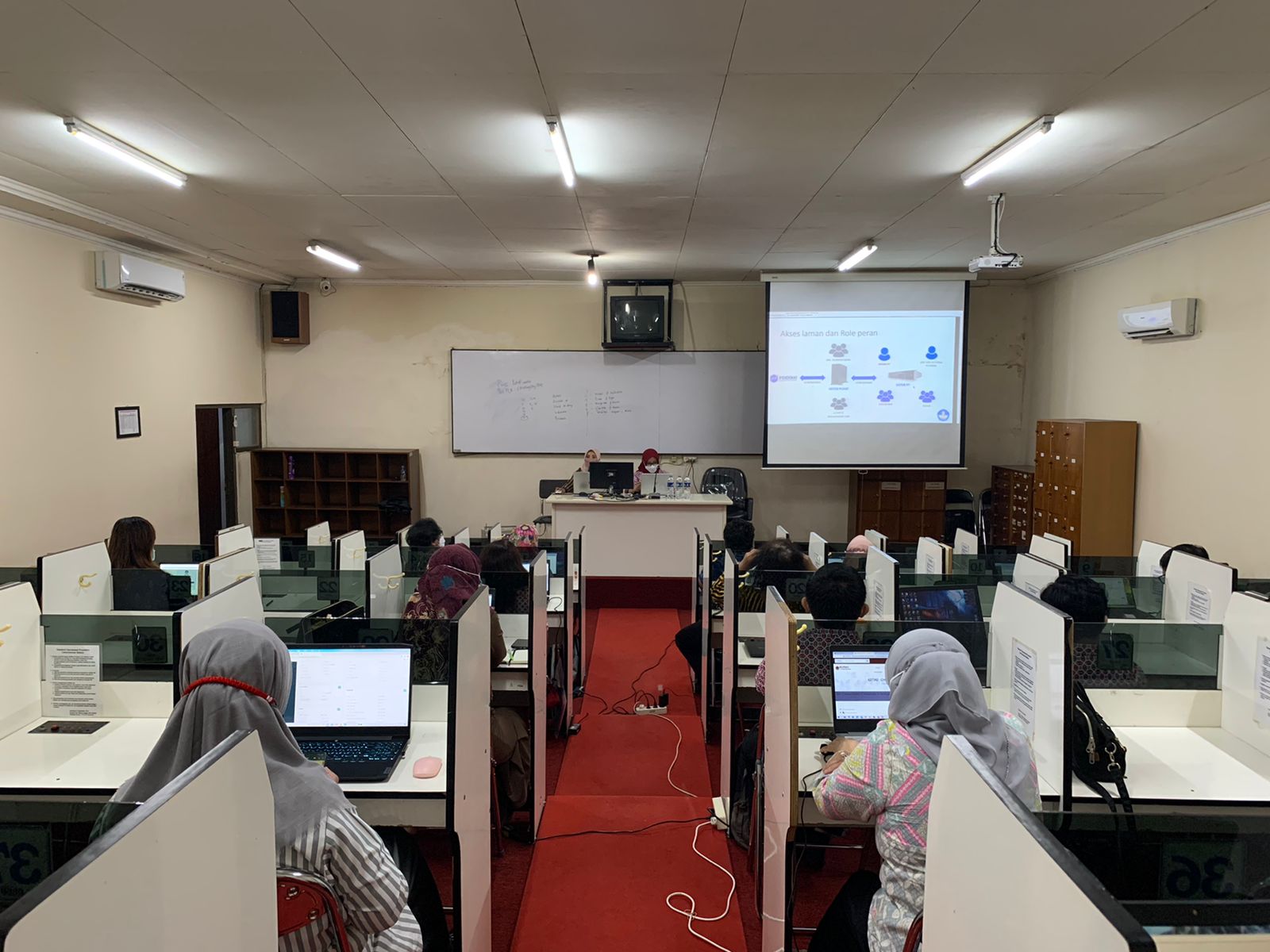 TINGKATKAN KUALITAS SDM, FIB GELAR PELATIHAN PENGISIAN SISTER BAGI DOSEN