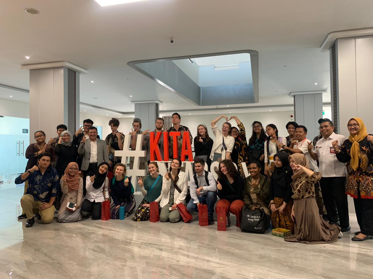 Gandeng FIB Untag Surabaya, 11 Mahasiswa Amerika Serikat Belajar Budaya Nusantara
