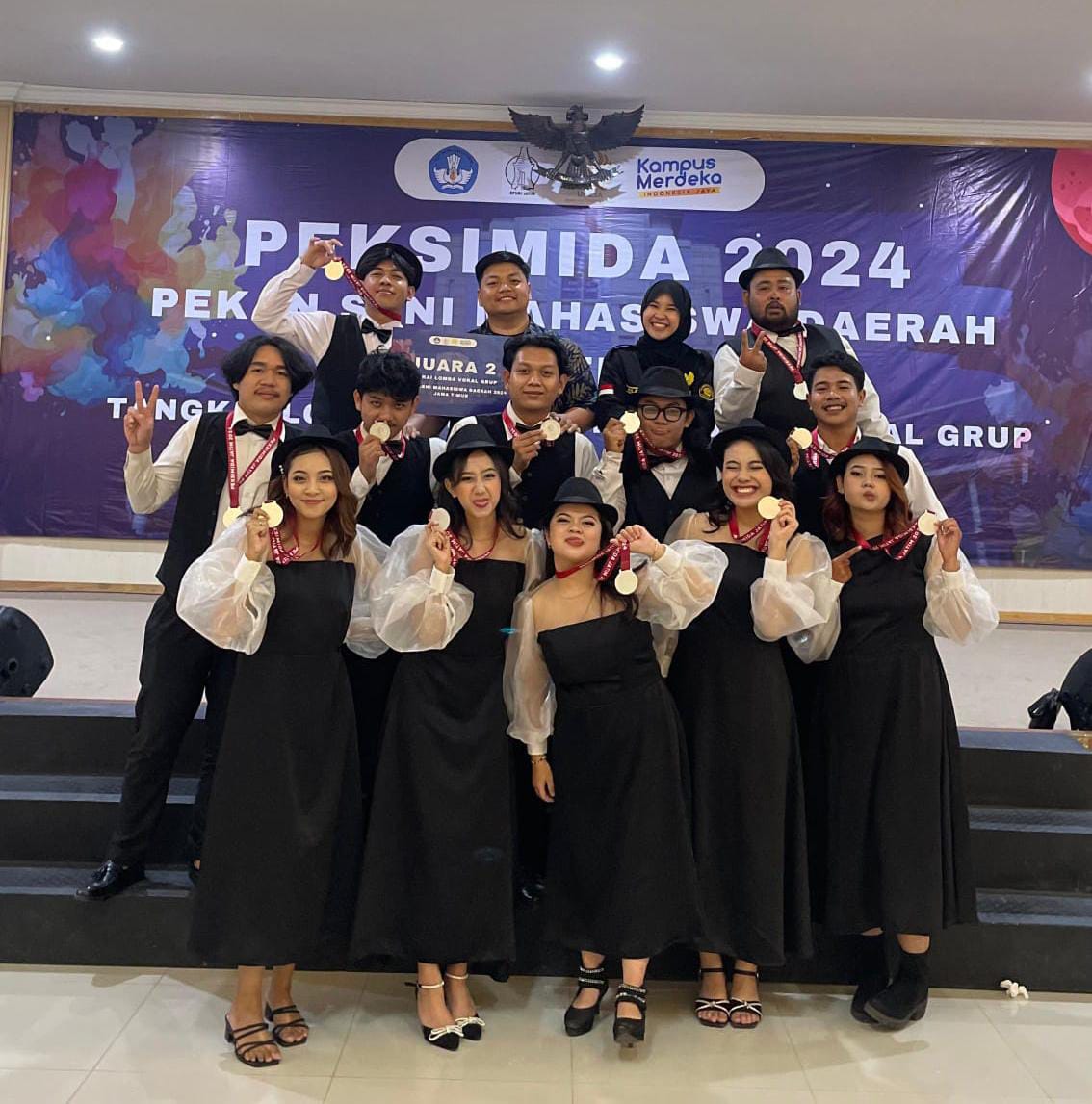 Selamat kepada Adhinda Sukma Dewi dan Dwi Aulia Rachman, Mahasiswa Prodi Sastra Inggris atas Prestas